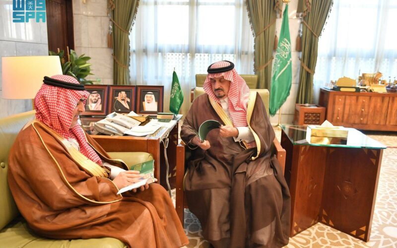 أمير الرياض يستقبل رئيس وأعضاء مجلس إدارة جمعية المتقاعدين بالمنطقة