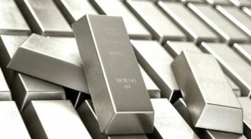 الفضة تسجل أعلى سعر في 2024