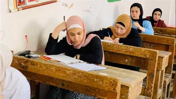 توافد طلاب الإعدادية على اللجان بالقاهرة والجيزة لاستكمال امتحانات الترم الثاني
