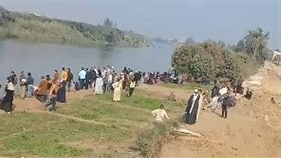 ضحايا بالماء| سقوط سيارة ميكروباص محملة بالعمالة من معدية أبو غالب بأشمون