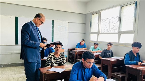 طلاب الإعدادية يؤدون امتحاني الجبر والكمبيوتر بالإسماعيلية
