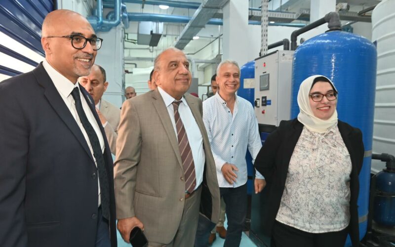 في زيارة ميدانية.. وزير قطاع الأعمال العام يتفقد مصانع الشركة العربية للأدوية (ادكو)