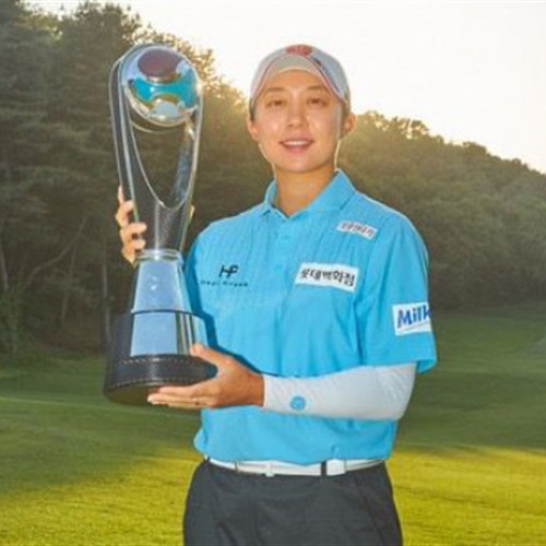 هيو جيم كيم الكورية تنتزع لقب سلسلة فرق أرامكو للجولف