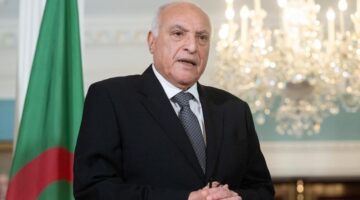 وزير الخارجية الجزائري يلتقي المبعوث الخاص للرئيس الفرنسي إلى ليبيا