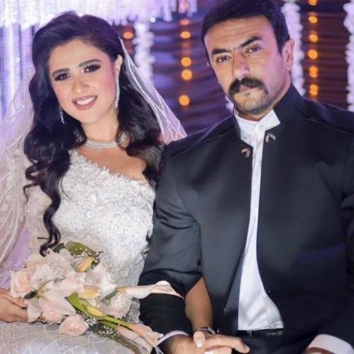 ياسمين عبدالعزيز بفستان زفاف في أحدث ظهور بعد الانفصال